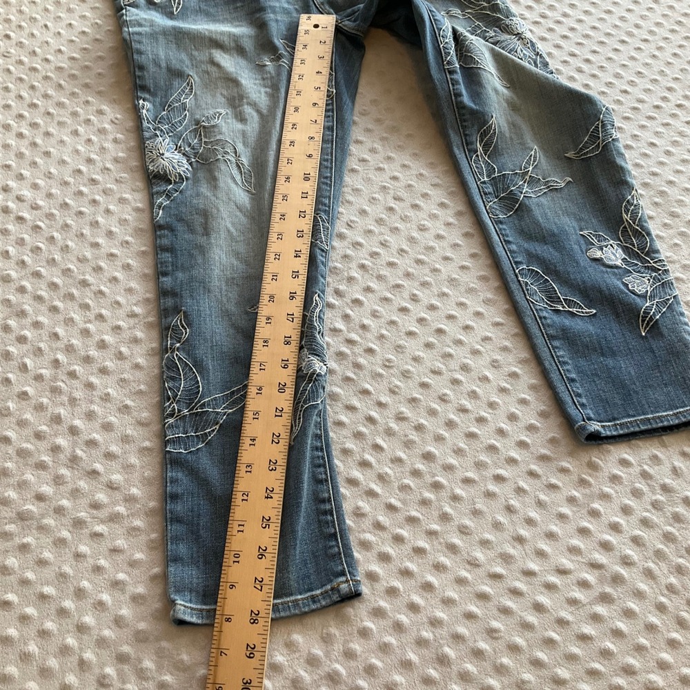 Chico's So Slimming Girlfriend Ankle Jeans Women 1.5 Blue Floral Embroidered - Picture 6 of 9